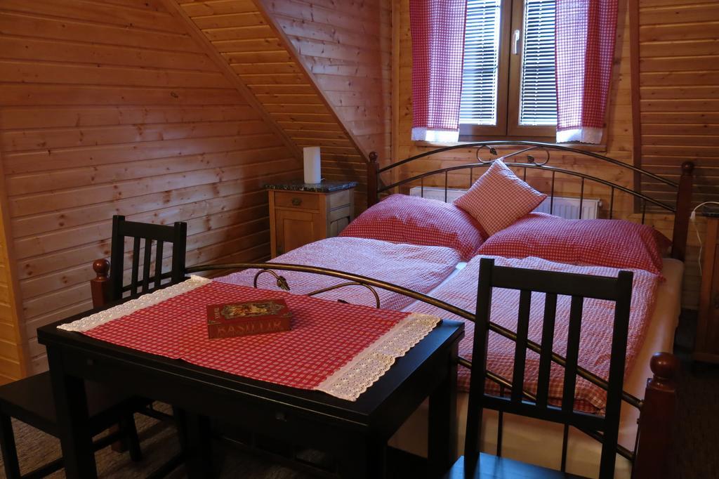 Roubenka U Mlyna Guest House Dasice מראה חיצוני תמונה
