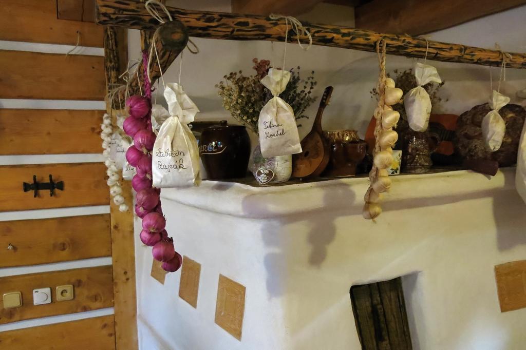 Roubenka U Mlyna Guest House Dasice מראה חיצוני תמונה